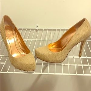 Gorgeous natural heel